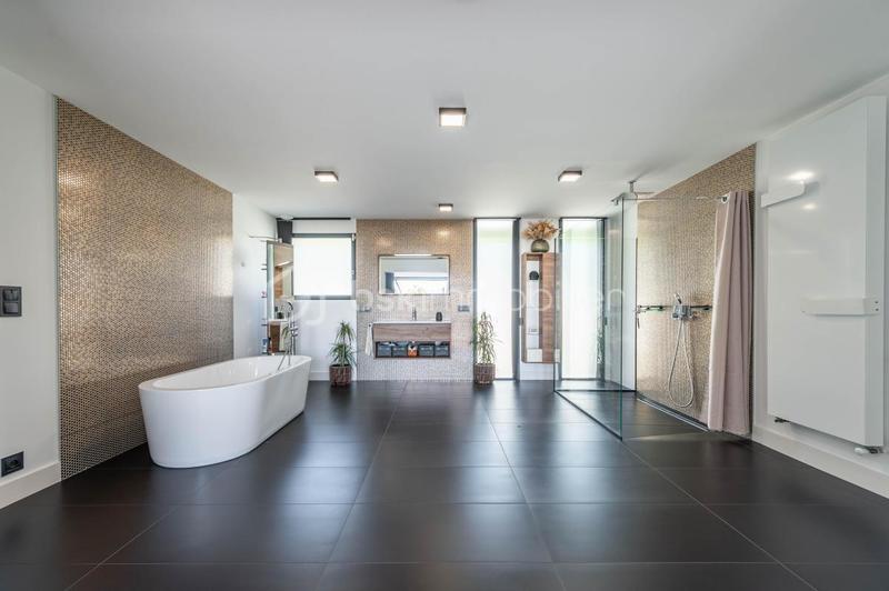 Villa - 300 m² - 7 pièces