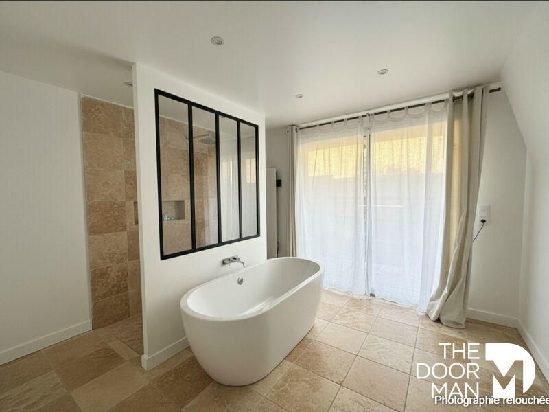 Maison - 200 m² - 7 pièces