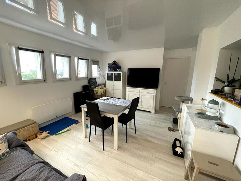 Maison - 380 m² - 16 pièces