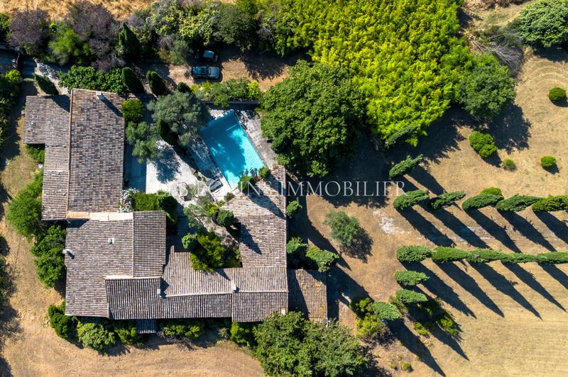 Maison - 600 m² - 8 pièces