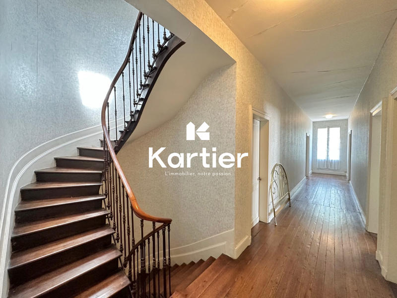 Maison ancienne - 800 m² - 12 pièces