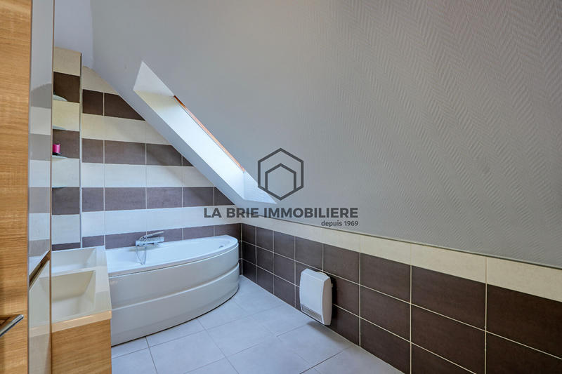 Maison - 193 m² - 7 pièces