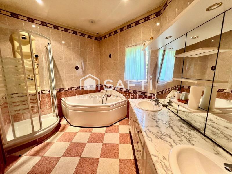 Maison - 138 m² - 5 pièces