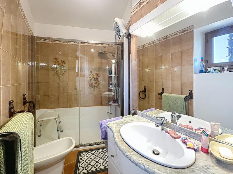 Maison - 225 m² - 8 pièces