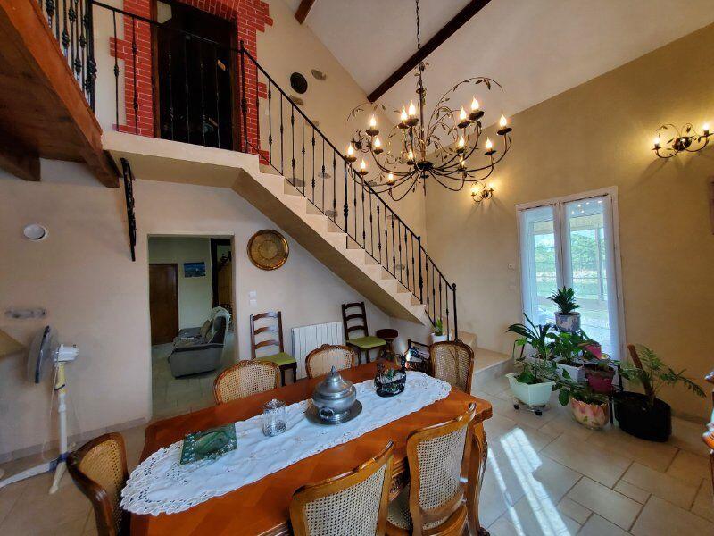 Maison - 220 m² - 5 pièces