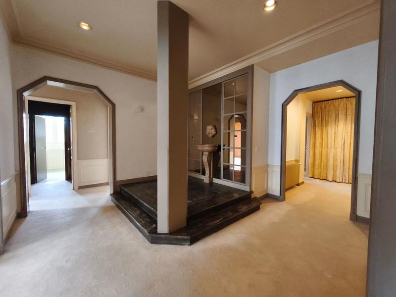 Appartement - 172 m² - 5 pièces