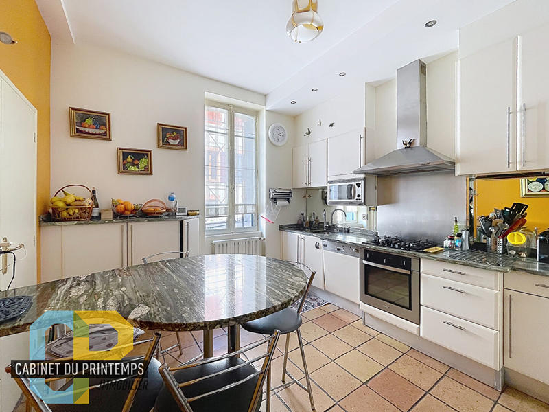 Maison - 199 m² - 8 pièces