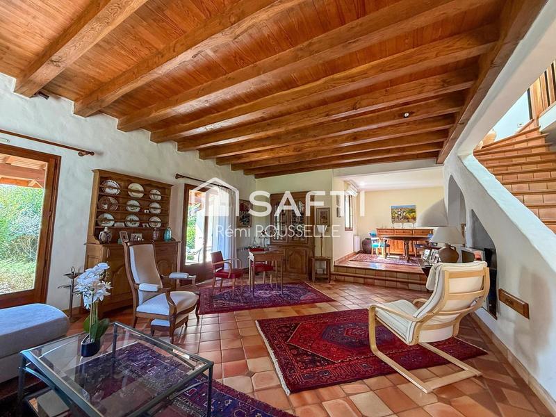 Maison - 180 m² - 8 pièces