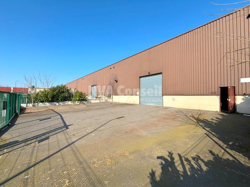 Local d'activités - 2 400 m²