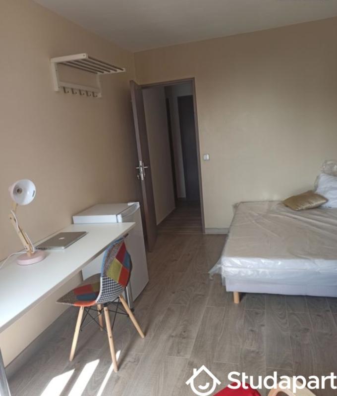 Chambre - 11 m² - 1 pièce