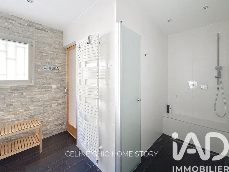 Maison - 232 m² - 7 pièces