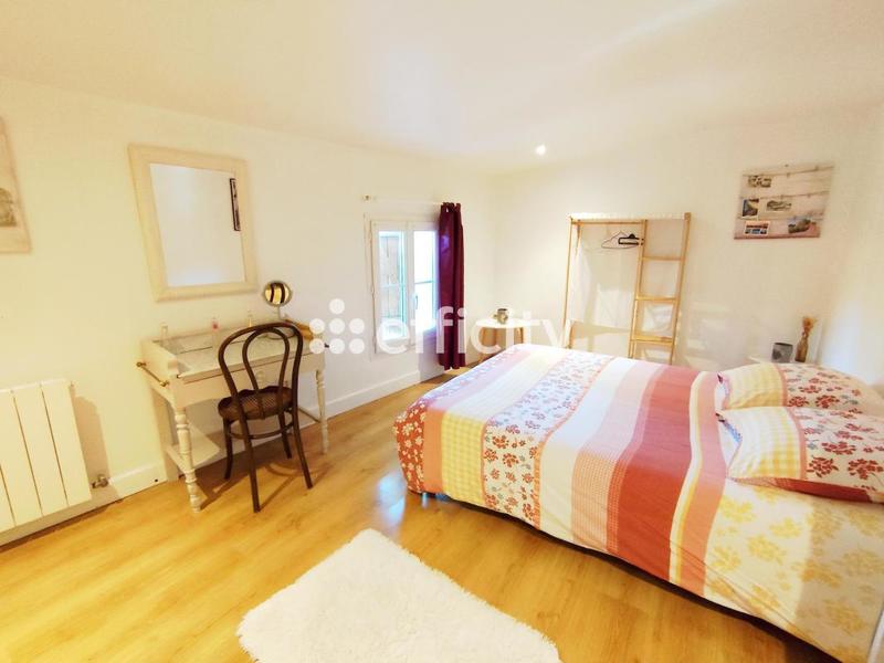 Maison - 187 m² - 8 pièces