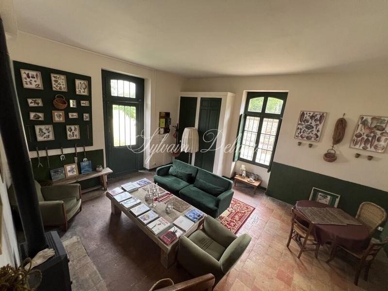 Château - 4 400 m² - 35 pièces