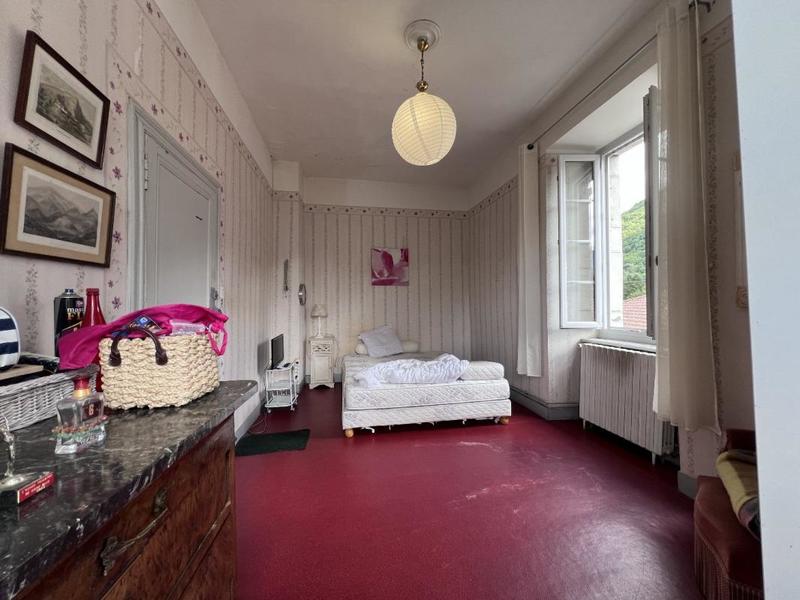 Maison - 275 m² - 10 pièces