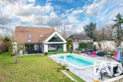 Maison - 210 m² - 9 pièces