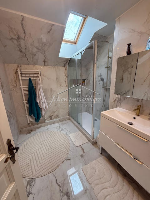 Maison - 234 m² - 6 pièces