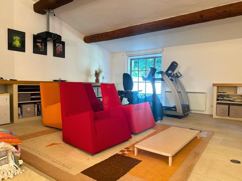 Mas - 420 m² - 14 pièces