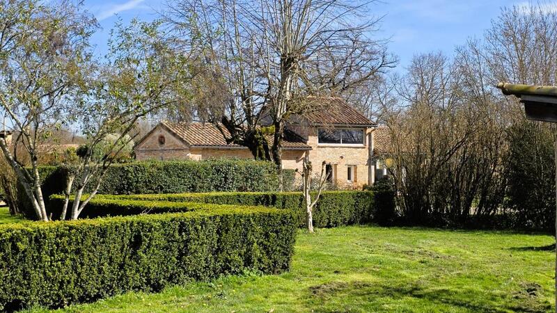 Maison - 249 m² - 8 pièces