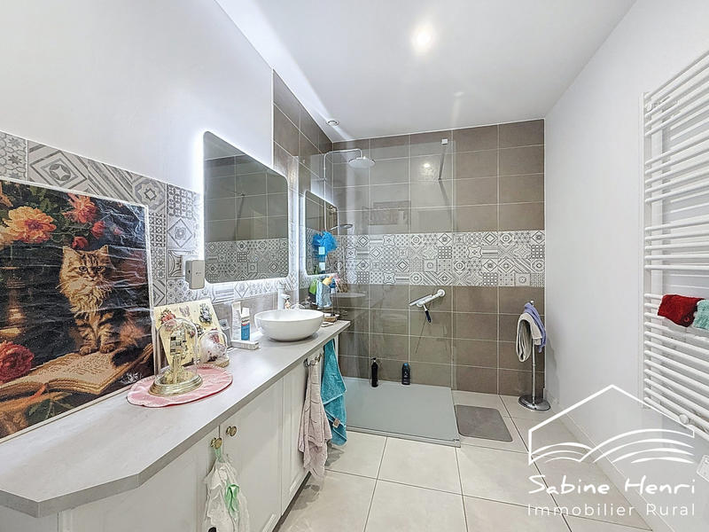 Maison - 235 m² - 10 pièces