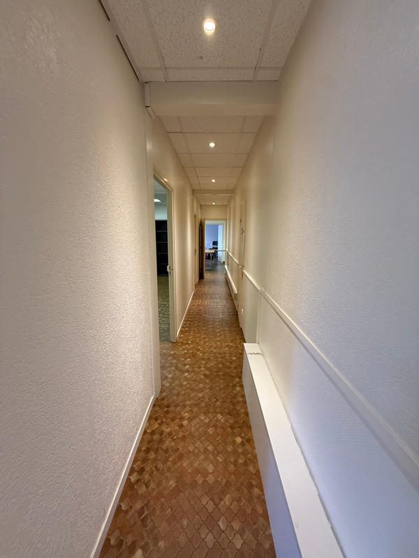 Local commercial - 93 m² - 4 pièces