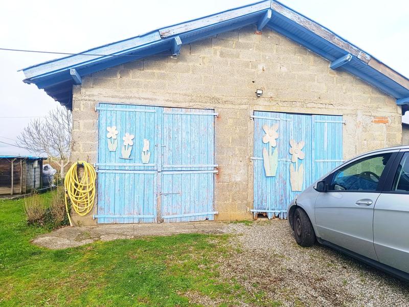 Maison - 220 m² - 8 pièces