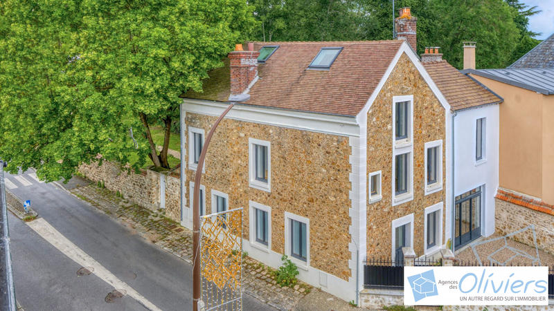 Maison - 229 m² - 9 pièces