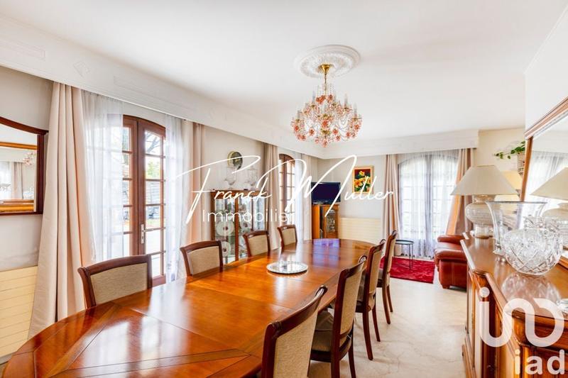 Maison - 270 m² - 9 pièces