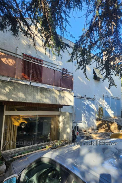 Villa - 220 m² - 6 pièces