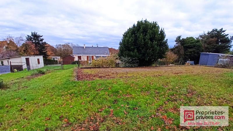 Terrain constructible - 2 100 m²