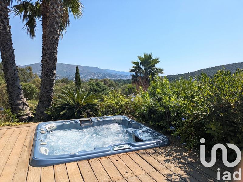 Maison - 460 m² - 12 pièces