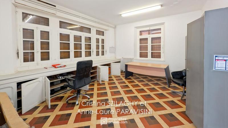 Maison - 210 m² - 10 pièces