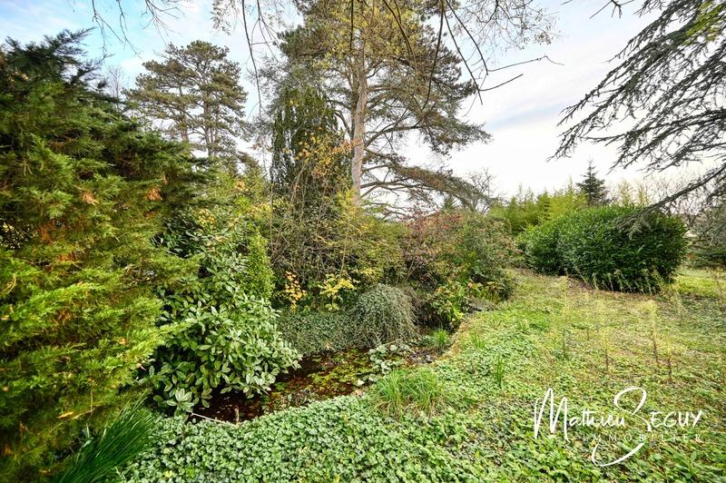 Terrain constructible - 1 617 m²