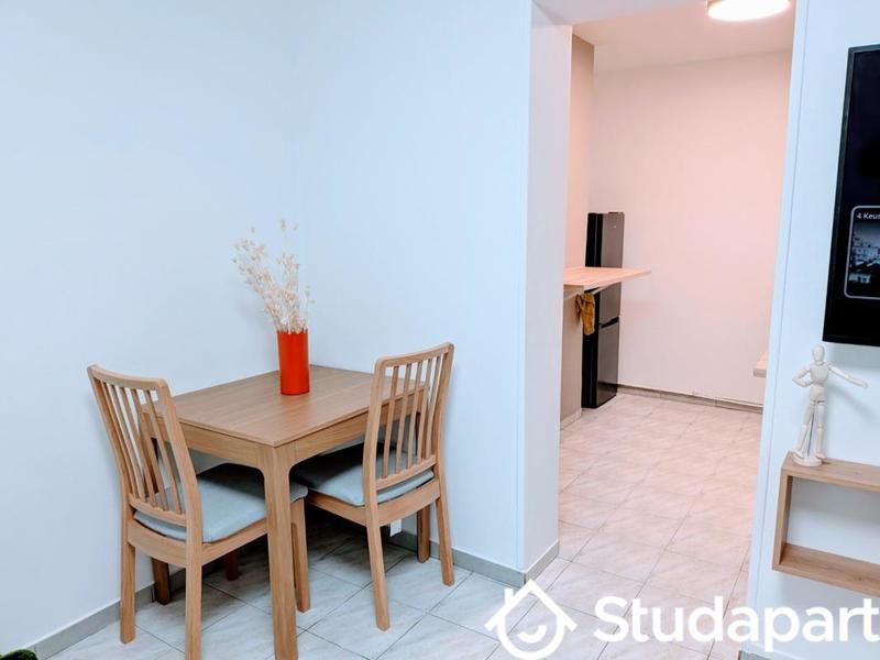 Chambre - 12 m² - 1 pièce