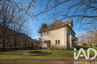 Maison - 369 m² - 9 pièces