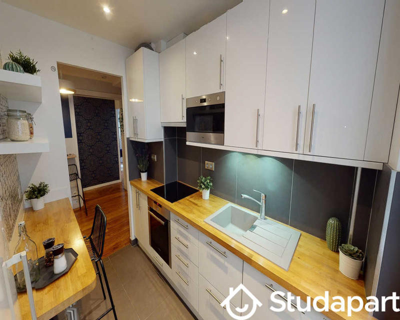 Chambre - 80 m² - 1 pièce