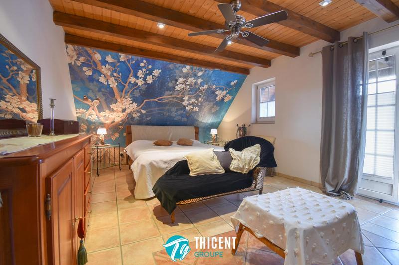 Maison traditionnelle - 215 m² - 8 pièces