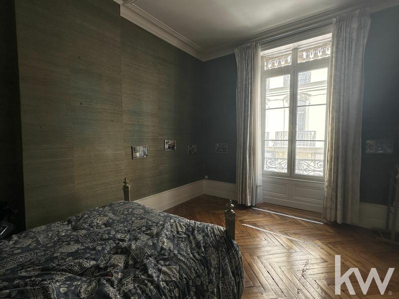 Appartement - 204 m² - 6 pièces