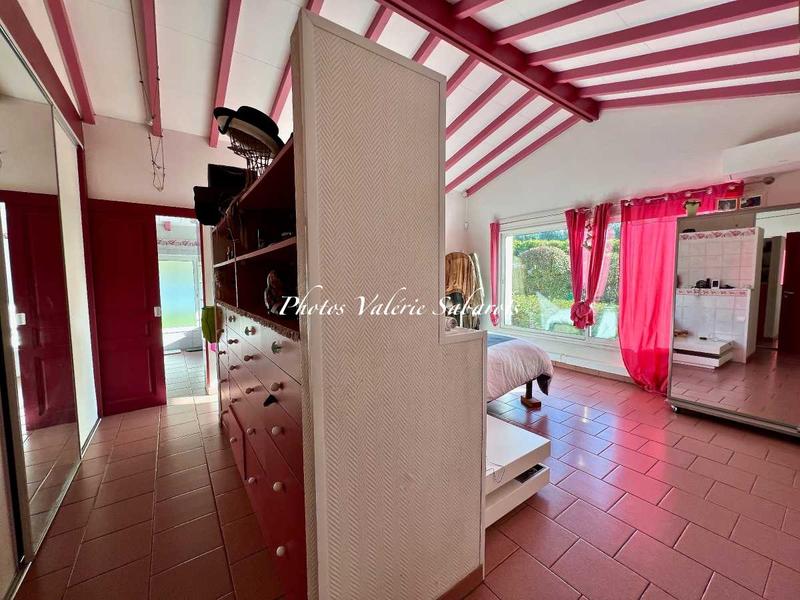 Propriété - 270 m² - 9 pièces