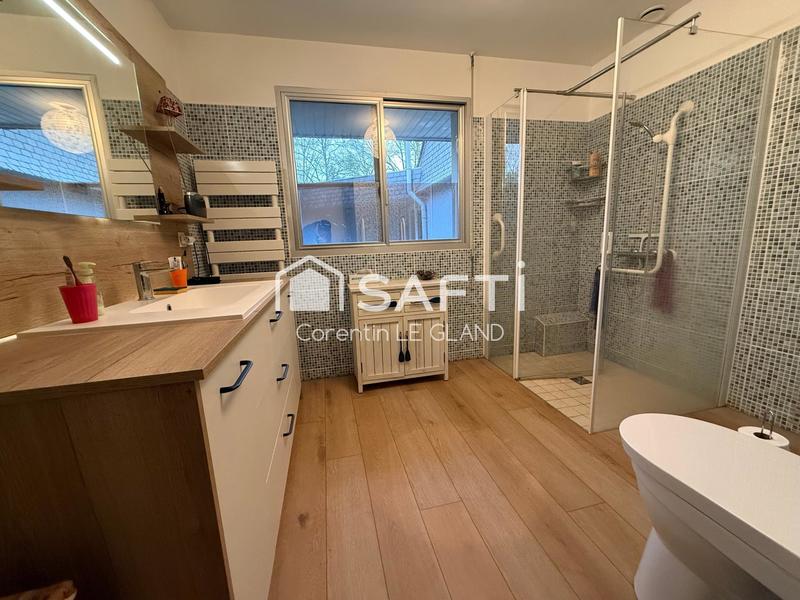 Maison - 230 m² - 8 pièces