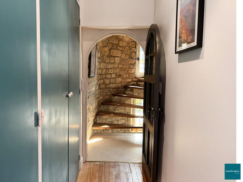 Maison - 222 m² - 10 pièces