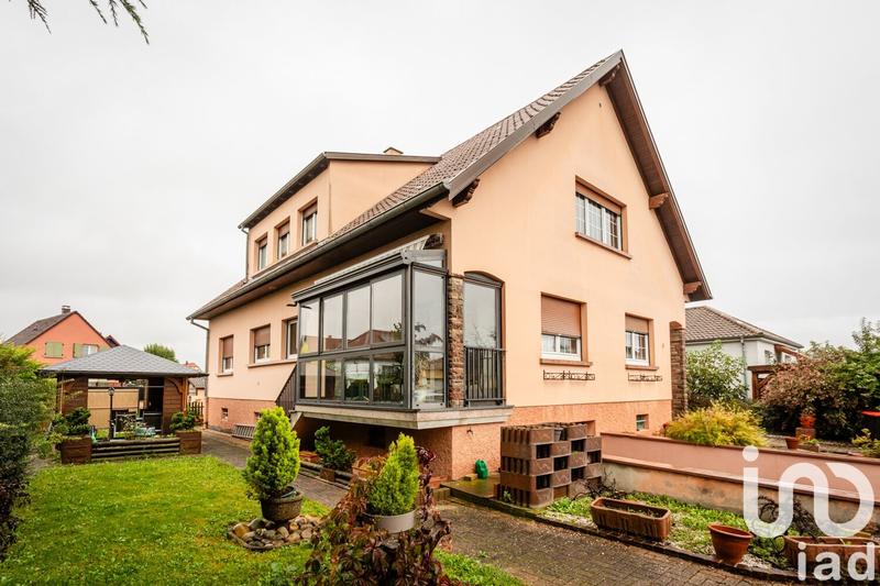 Maison - 219 m² - 8 pièces