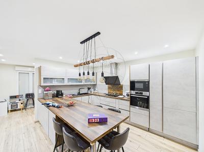 Maison - 190 m² - 5 pièces