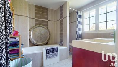 Maison - 235 m² - 7 pièces