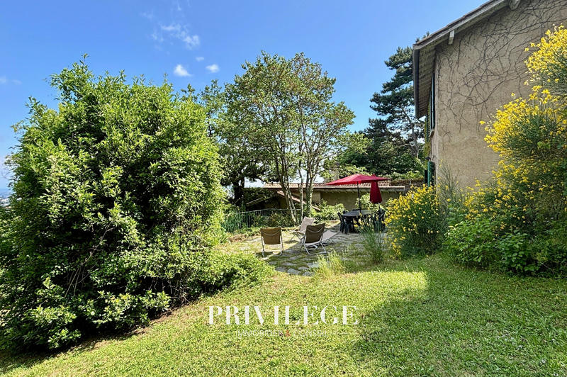 Maison - 225 m² - 7 pièces