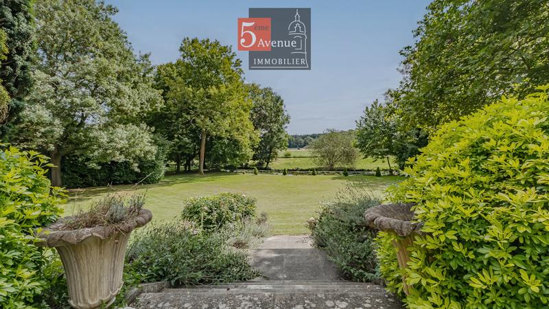 Maison - 430 m² - 11 pièces