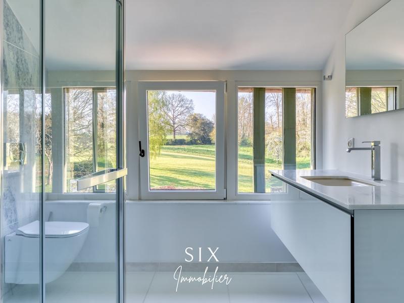 Maison - 240 m² - 10 pièces