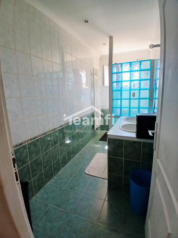 Maison traditionnelle - 160 m² - 6 pièces