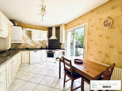 Maison traditionnelle - 103 m² - 6 pièces