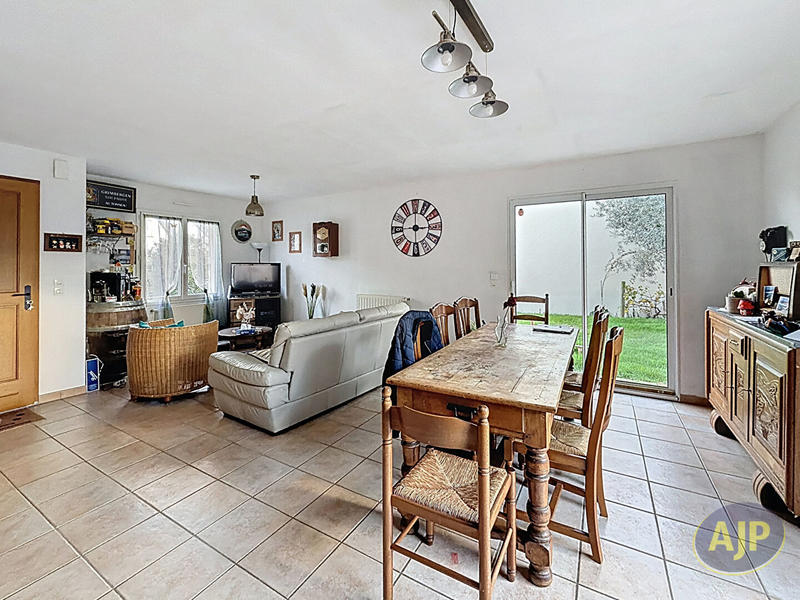 Maison - 99 m² - 5 pièces