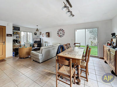 Maison - 99 m² - 5 pièces